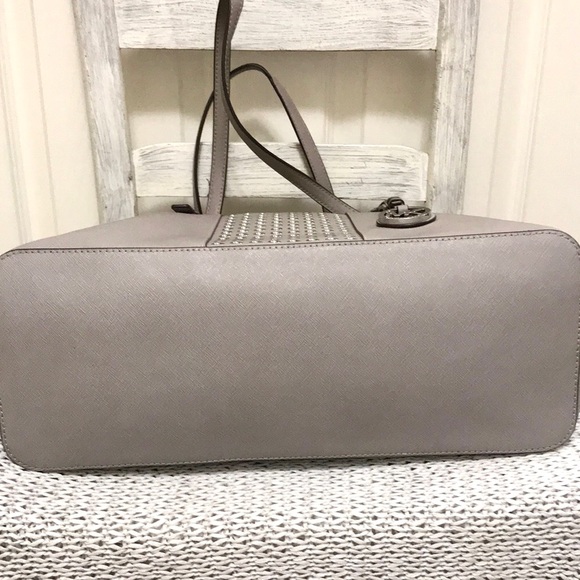 Michael Kors Jet Set Grommet Leather Tote - Picture 8 of 16